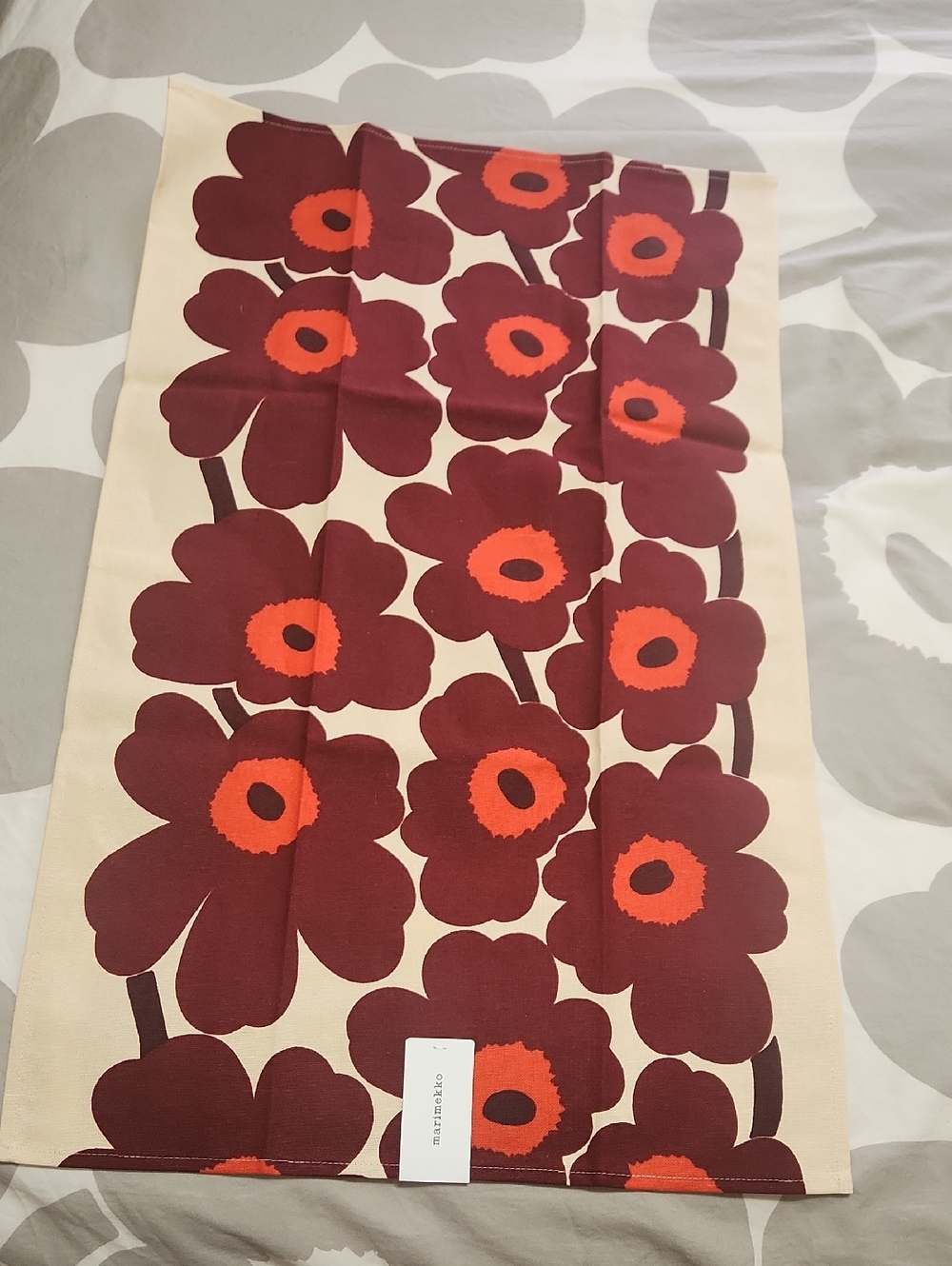 Marimekko Pieni Unikko Tea Towel burgundy/ Red / Cream - Picture 5 of 6